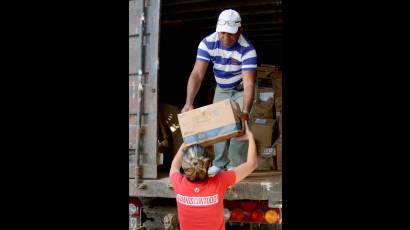 Unos 170 bultos conforman la carga solidaria de la juventud cubana.