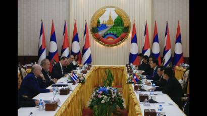 Primer Ministro cubano de visita oficial en la República Democrática Popular Lao
