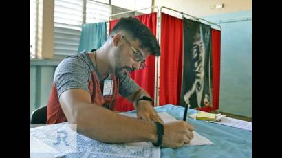 El joven Josué Carballo Baños se estrena en estas elecciones como autoridad  electoral.