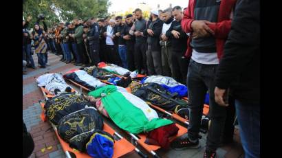 Un funeral colectivo y todas las banderas para las víctimas de la masacre de Jenin el 26 de enero de 2023