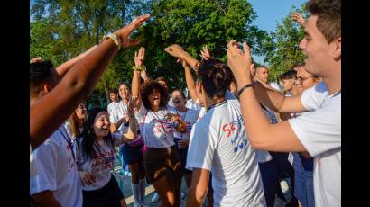 Jóvenes en votación