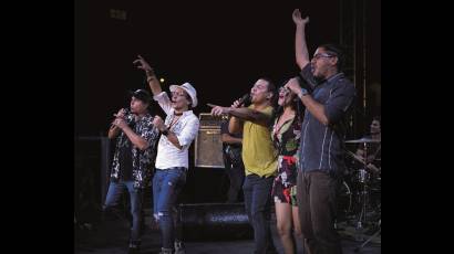 Los artistas y el público de cada una de las presentaciones han logrado una conexión especial. 