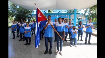 Los paratletas Robiel Yankiel Sol y Felipa Hechavarría serán los encargados de portar la bandera cubana en tierra colombiana.