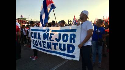 La alegría de la juventud santiaguera tomó la Plaza Antonio maceo este 5 de mayo.