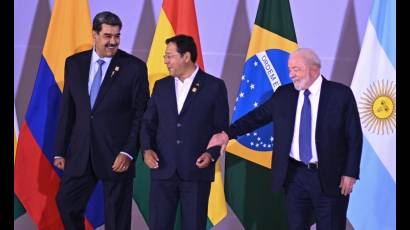 Frente a la agresión mantenida del poder imperialista, Venezuela sigue apostando a la multipolaridad. Los presidentes Maduro, Luis Arce y Lula en la reciente reunión de los países sudamericanos.