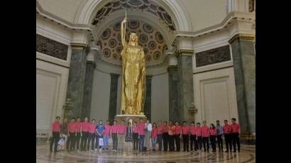 Encuentro de jóvenes diputados cubanos con representantes de la Unión de Jóvenes Comunistas de Ho Chi Minh