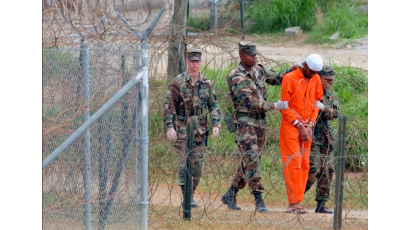 Pese a las promesas electorales de los gobiernos demócratas, continúan las prácticas vejatorias hacia los prisioneros en el ilegal centro de detención norteamericano.