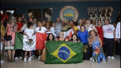 Divulgar la verdad de Cuba, multiplicar la solidaridad y denunciar el bloqueo, claves de los amigos.