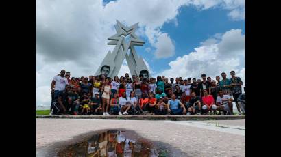 Los participantes en el campamento, como estos jóvenes pinareños, aseguran que esta es una experiencia única.