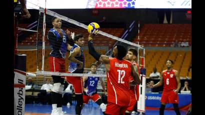 Cuba se juega este jueves ante los locales el pase directo a la semifinal de la lid continental. 