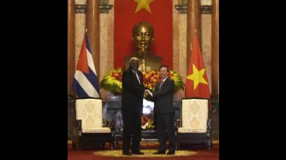 En la segunda jornada de su visita oficial a Vietnam