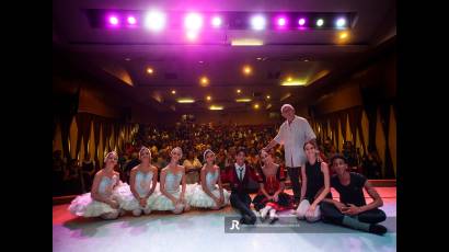 El Dr. Miguel Cabrera, historiador del Ballet Nacional de Cuba (BCN) impartió la conferencia Un encuentro con la danza, la técnica, la expresión y los estilos