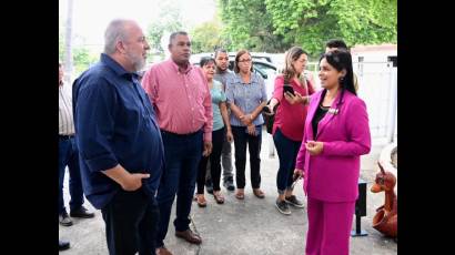   Primer Ministro Manuel Marrero Cruz en Guantánamo realizando una visita de Gobierno