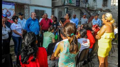 Primer Ministro visitó barrios en transformación en Holguín