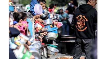 El hambre también causa víctimas en Gaza acorralada por Israel.