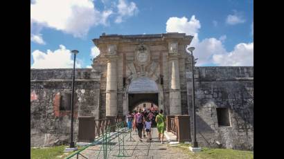 La vieja Fortaleza habanera abre sus puertas cada año a la lectura y el saber.