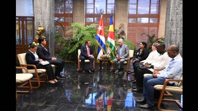 Miguel Díaz-Canel Bermúdez recibe al ministro de Asuntos Exteriores y Turismo de Seychelles.
