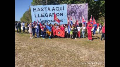 Jóvenes matanceros reeditaron la tradicional caminata por la victoria de Playa Girón. 