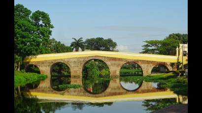 El puente sobre el río Yayabo es uno de los símbolos de la historia de 510 años de la villa.