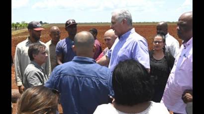 El Presidente  Miguel Diaz-Canel Bermúdez  está en el municipio Jagüey Grande, en lo que fuera antes la Empresa de Cítricos, hoy Empresa Agroindustrial "Victoria de Girón".