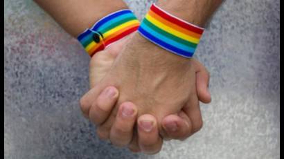 Por todas las familias,  el amor es ley