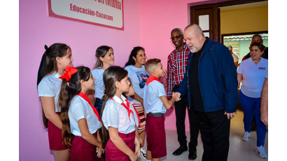 Los pinos nuevos expresaron al primer ministro su agradecimiento por las reparaciones hechas en su seminternado