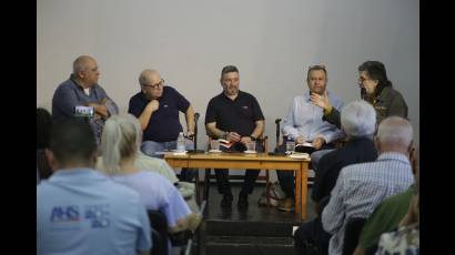 Italia y Cuba: historias de solidaridad durante expo de carteles en homenaje a Fidel