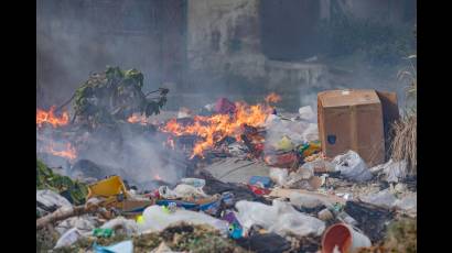 Cada fogata improvisada en una amenaza silenciosa