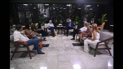 Joao Pedro Stedile, del Movimiento de los Trabajadores Rurales Sin Tierra (MST), de Brasil, junto al Presidente cubano, Miguel Díaz-Canel Bermúdez.