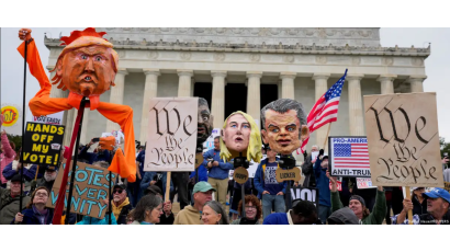 En Washington DC los manifestantes No Kings se concentraron frente al Memorial Abraham Lincoln. 