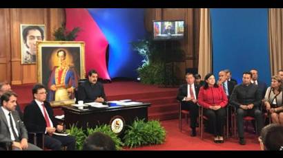 Los gobernadores bolivarianos acompañaron la teleconferencia