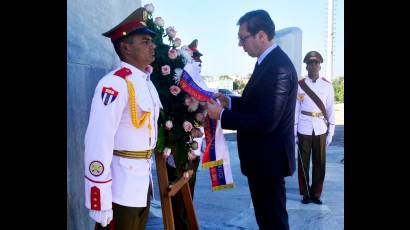 Presidente de Serbia rinde honores a Martí