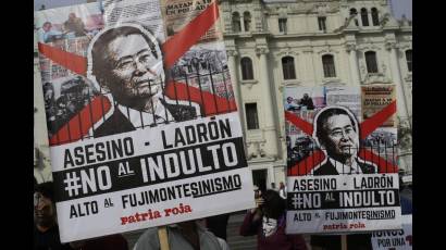 Prosiguen protestas en Perú contra perdón a Fujimori