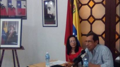 Adán Chávez explicó la larga data de las agresiones contra su país.