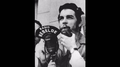 Desde la Sierra Maestra, y concebida por el Che, la emisora Radio Rebelde se convirtió en la voz de la Revolución.