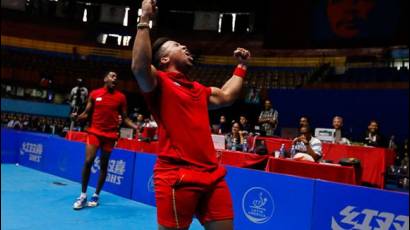 Los cubanos celebran su triunfo.