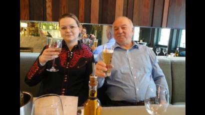 Serguéi Skripal, un excoronel de la inteligencia militar rusa aquí con su hija Yulia, fue condenado en Rusia en 2006 por cargos de espionaje para la agencia de inteligencia británica MI6