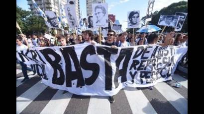 Miles de argentinos marchan hoy