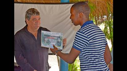 Pie de foto: La participación de los estudiantes de la FEEM en elecciones generales fue reconocida.