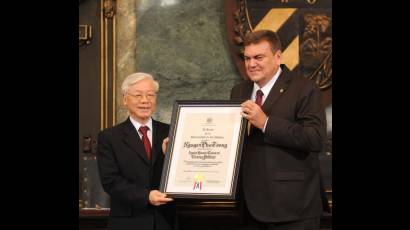 La UH suma al líder vietnamita entre sus Doctores Honoris Causa.