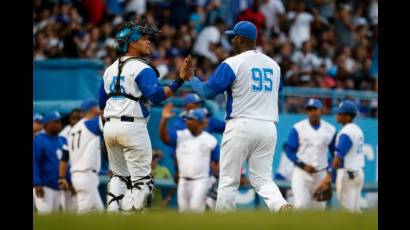 Frank Camilo y Erly, dos integrantes del equipo Cuba que jugarán en Italia.