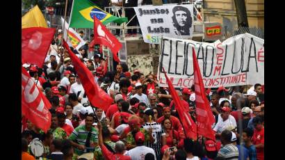 Brasileños en apoyo a Lula