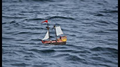 Niños escoceses lanzan experimento global con un barco miniatura