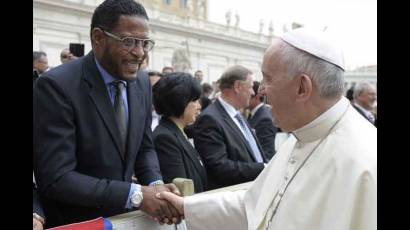 Grupo de cubanos fue recibido por directivos de Atlética Vaticana
