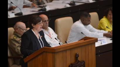 Lina Pedraza expuso ante los diputados