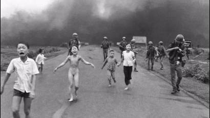 Kim Phuc, la niña del Napalm en Viet Nam.jpg