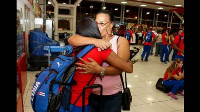 Atletas cubanos parten a Barranquilla, Colombia