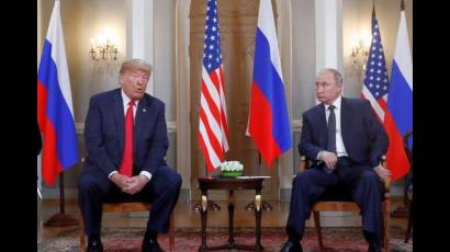El presidente de Rusia, Vladímir Putin, y su homólogo estadounidense, Donald Trump, comenzaron este lunes su primera cumbre bilateral
