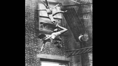 Stanley Forman, un periodista gráfico del diario local Boston Herald logró tomar la imagen durante un incendio en un edificio de Boston