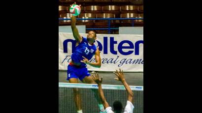 José Carlos Romero en plena acción ofensiva durante el clasificatorio Norceca sub-21.